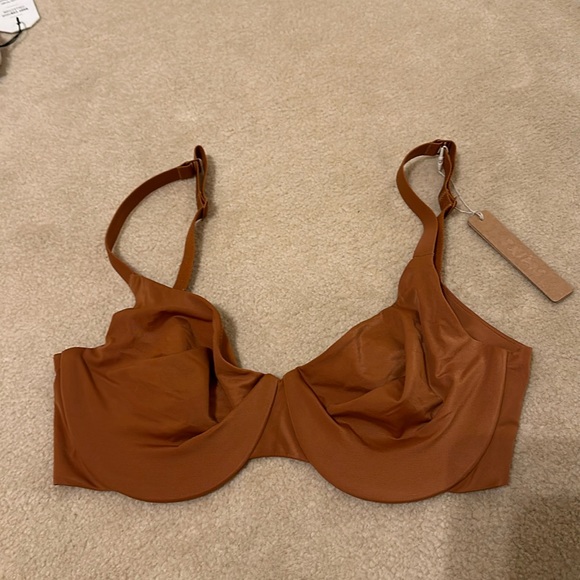 NWT! SKIMS BRA - Picture 1 of 3